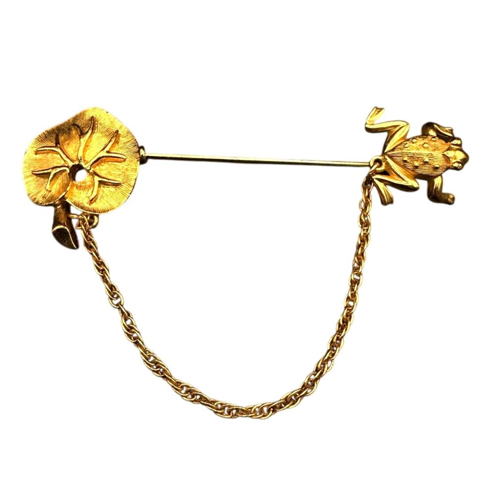 Vintage Signed Crown Trifari Frog Lily Pad Goldtone Brooch Stickpin
